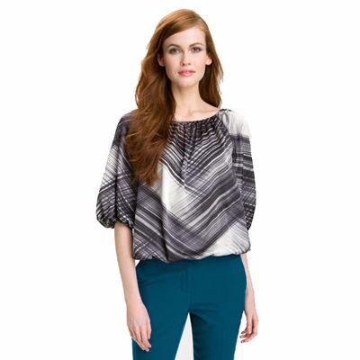Snazzy Abstract Printed Top for Women Wholesale