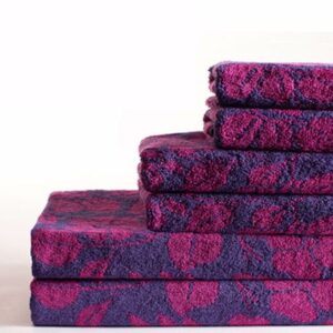 Floral Fuchsia in Purple Base Towels Supplier